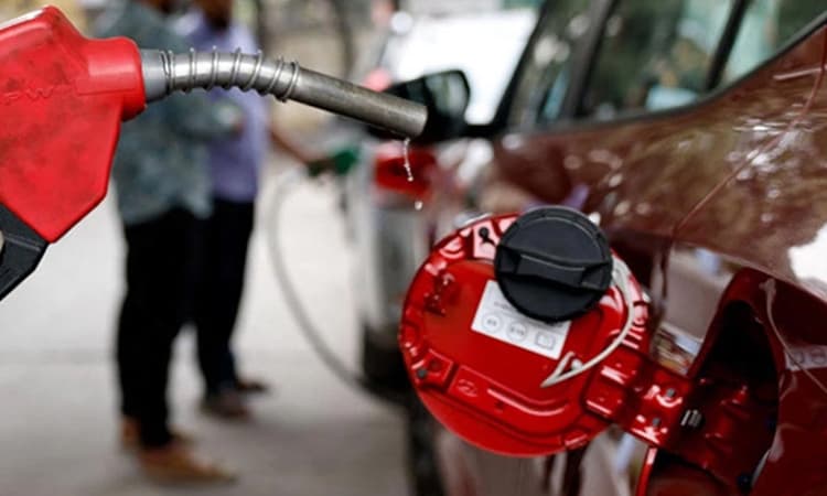 ভ্রাম্যমাণ আদালতের মাধ্যমে প্রায় সাড়ে ৪ লাখ লিটার জ্বালানি তেল উদ্ধার- খবরের থাম্বনেইল ফটো