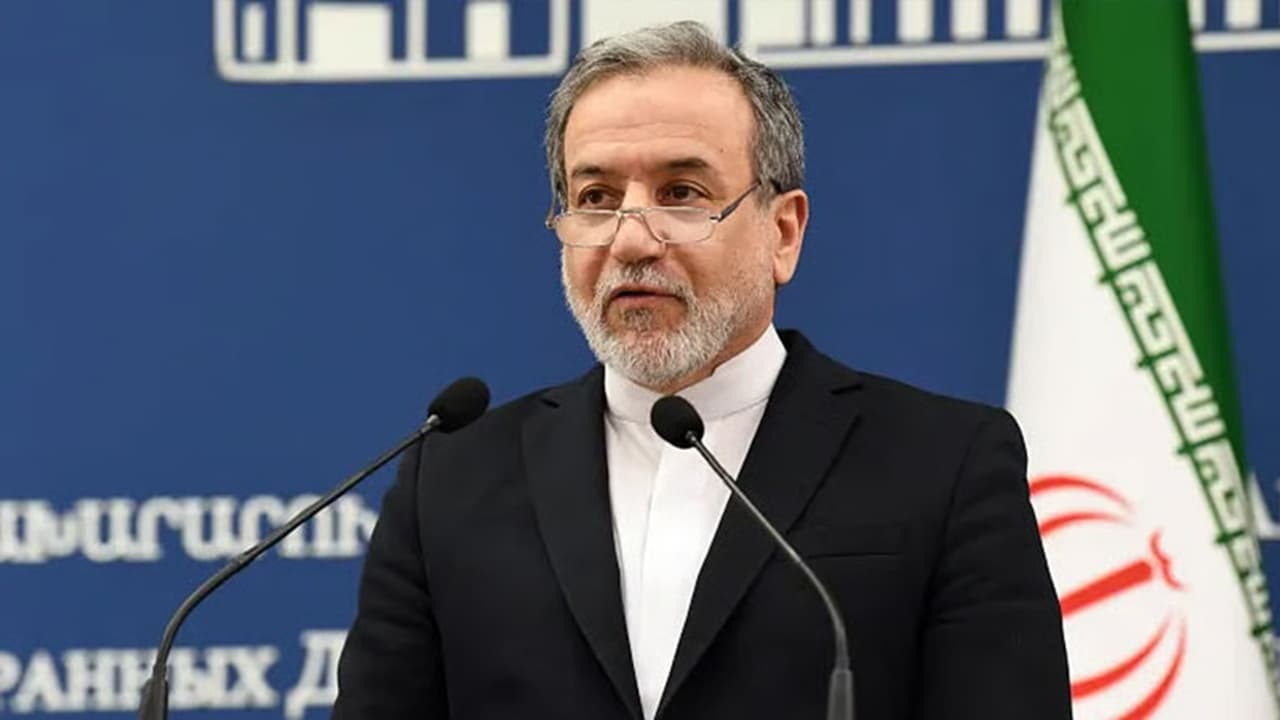 শর্তসাপেক্ষে দুই সপ্তাহ হরমুজ প্রণালিতে নিরাপদ জাহাজ চলাচল সম্ভব: আরাগচি- খবরের থাম্বনেইল ফটো