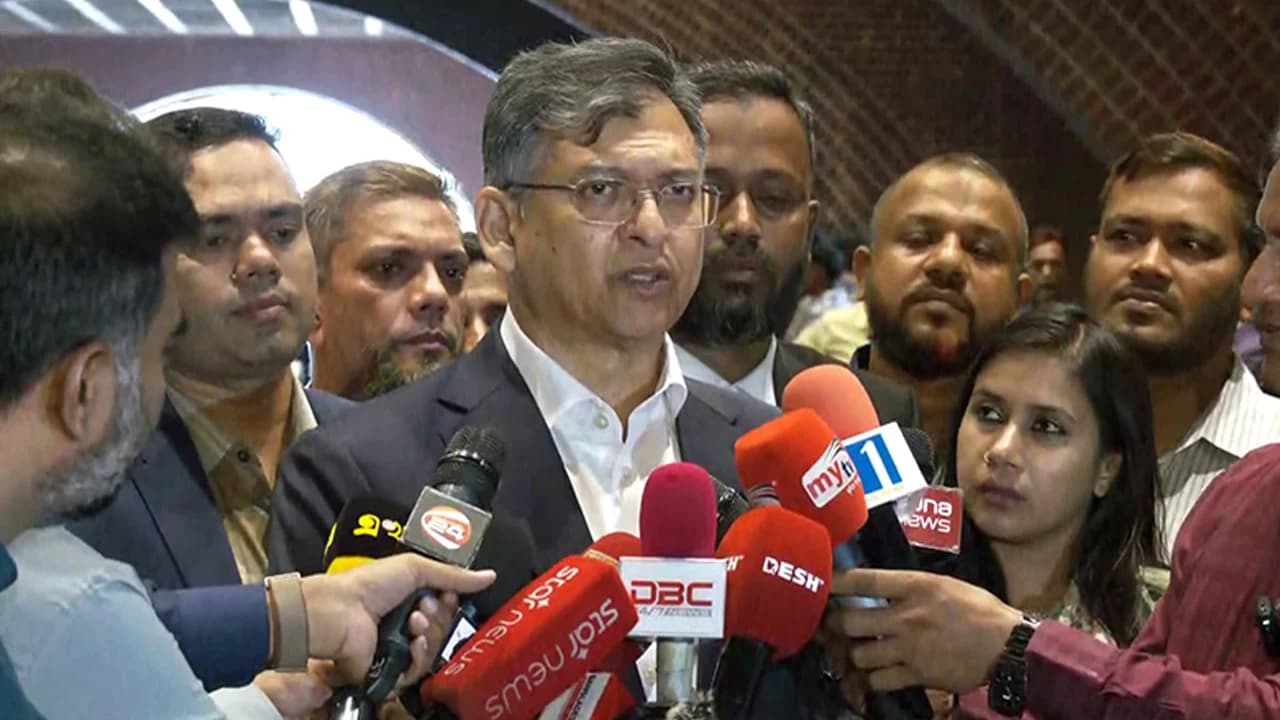 সংবিধান অনুযায়ী সংসদ আহ্বান করেছেন রাষ্ট্রপতি, “সংস্কার পরিষদ” নেই: স্বরাষ্ট্রমন্ত্রী- খবরের থাম্বনেইল ফটো