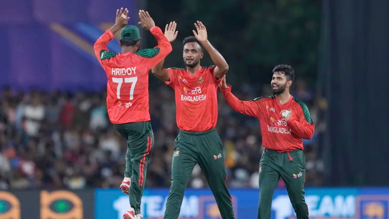 ৮২ রানে ৬ উইকেট নেই আফগানিস্তানের- খবরের থাম্বনেইল ফটো