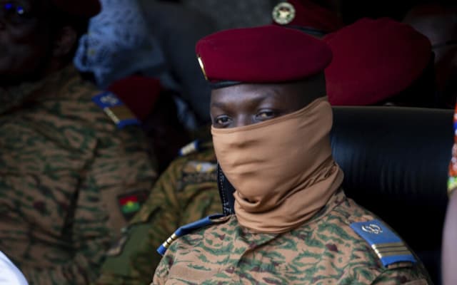 গণতন্ত্রের কথা ‘ভুলে যেতে’ বললেন বুরকিনা ফাসোর জান্তা প্রধান- খবরের থাম্বনেইল ফটো